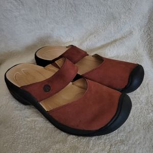KEEN Shoes. Woman's Rust brown slip on. SIZE 7
